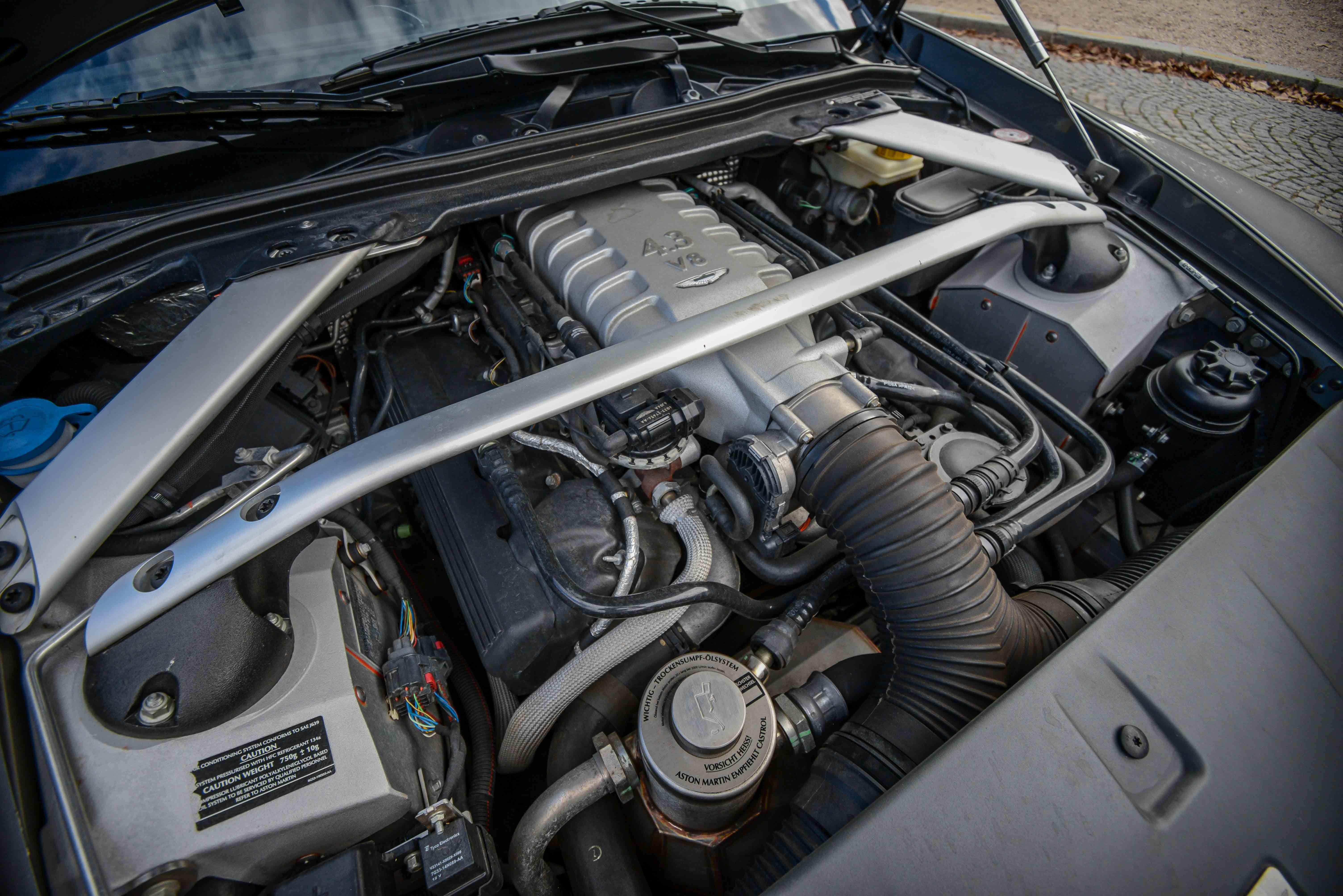 V8 Aston Martin Vantage Grise Mecanicus Paris