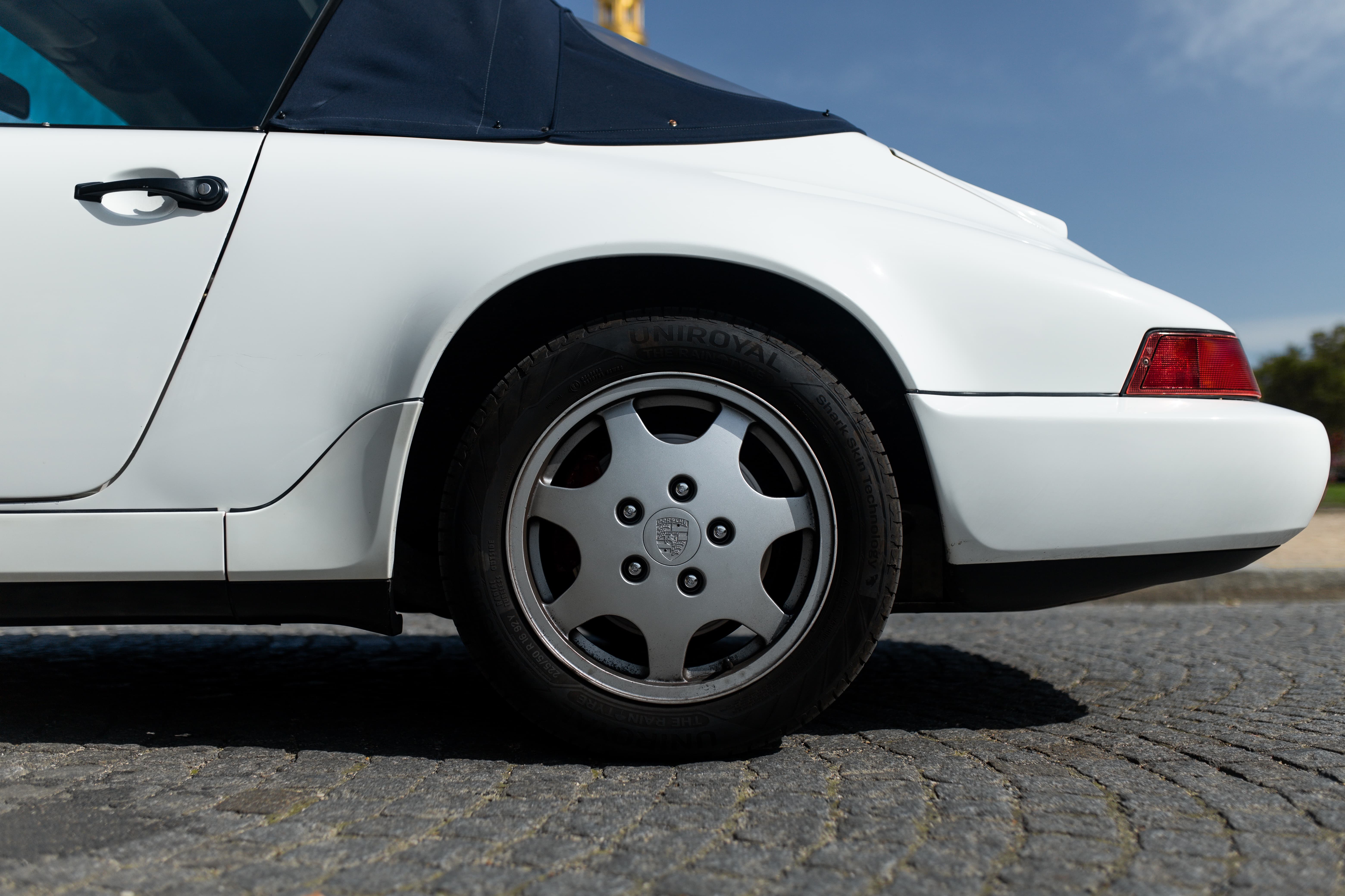 Porsche 964 Carrera 2 Cabriolet Blanche Mecanicus Paris